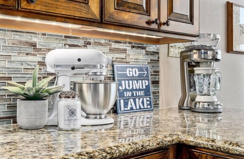Spicewood House | "Lakeshore Haven"- Hot Tub! Pet Friendly! Boat Dock!