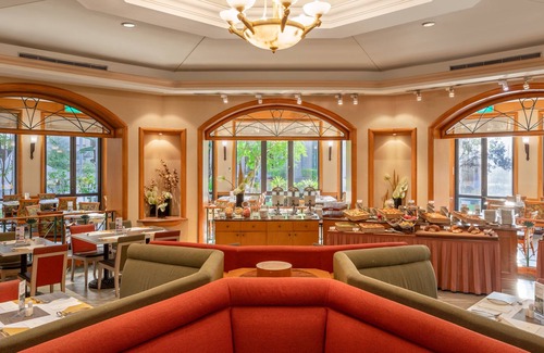 East District Hotel | Lakeshore Hotel