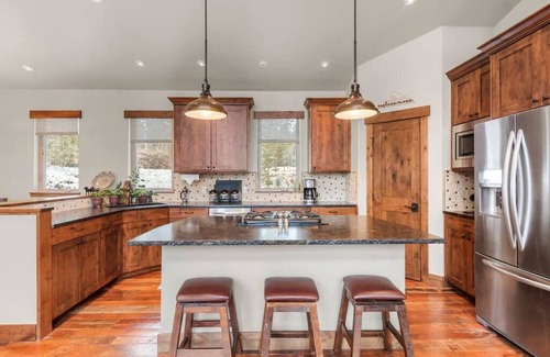 Lakeshore House | Lakeshore Lodge Summa