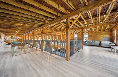 Liberty Resort | Lakeside Barn Estate- 3 Cozy Homes+Pool+Hot Tub!