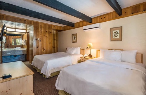 Bass Lake Hotel | Lakeside Bliss | Cozy Chalet Minutes from Bass Lake & Yosemite’s Natural Wonders