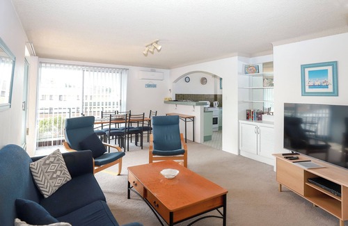 Forster Apartment | Lakeside. Breezy. Serendipity.