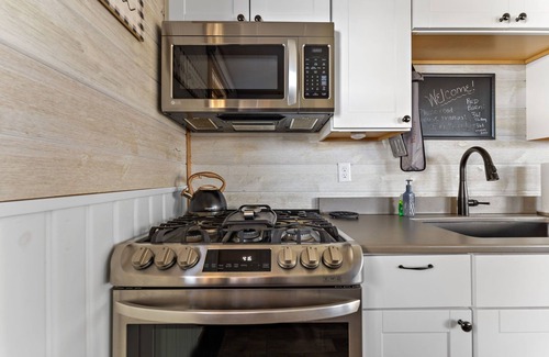 Frazee Cabin | Lakeside Cabin+Hot Tub+Provided Firewood