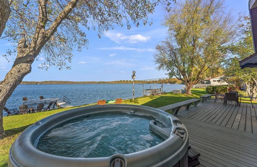 Frazee Cabin | Lakeside Cabin+Hot Tub+Provided Firewood
