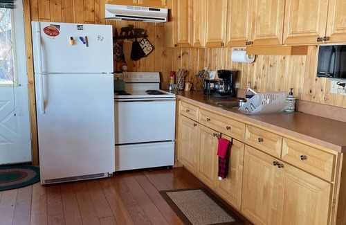Hillman Cabin | Lakeside Cabin - Sandy Beach & Amazing Lake View!
