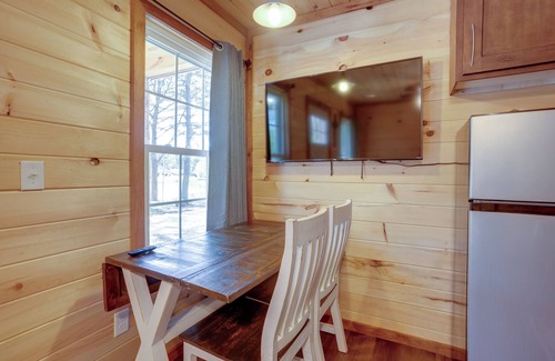 Trenton Cabin | Lakeside Cabin w/Kayaks: Near Cloudland Canyon!