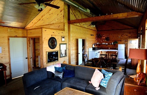 Quinlan House | Lakeside Cabin with Year-round Pool and Spa, 50 Miles from Dallas