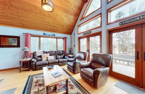 Greenville House | Lakeside Chalet