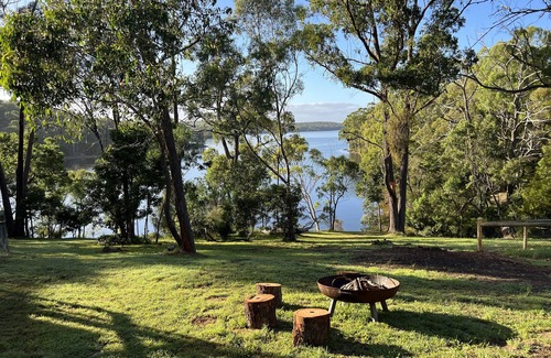 Coongulla House | LAKESIDE COTTAGE