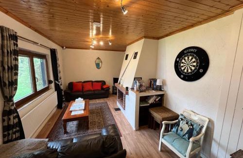 Milltown House | LAKESIDE COTTAGE - Familiy, Golfing & Fishing