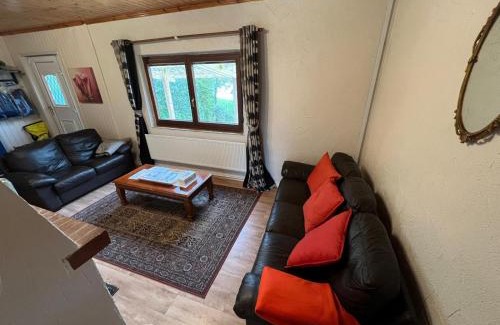 Milltown House | LAKESIDE COTTAGE - Familiy, Golfing & Fishing