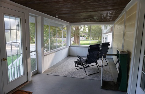 Chippewa Lake Cottage | Lakeside cottage, steps away from the lake, perfect for family and friends