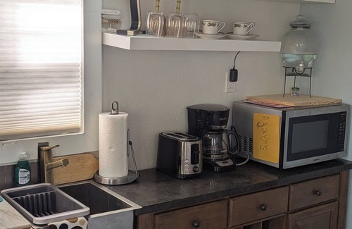Edgar Cabin | Lakeside Cozy Glamping Pet-Friendly, Free Parking