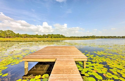 Crescent City House | Lakeside Crescent City Cottage Boat and Dock!