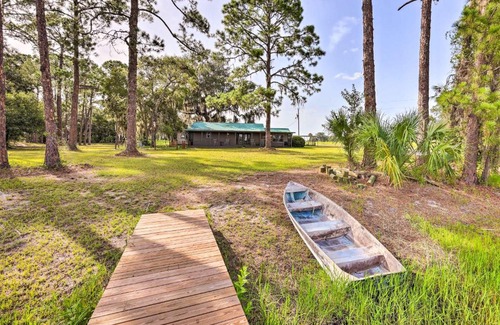 Crescent City House | Lakeside Crescent City Cottage Boat and Dock!