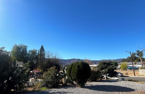 Lake Elsinore House | Lakeside Escape, Cozy Getaway