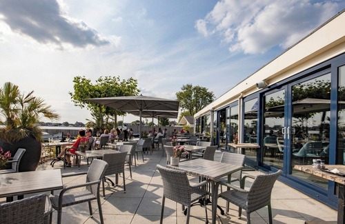 Oud-Loosdrecht Hotel | Lakeside Escape with Marina Access, Nature Paths and Fresh Local Cuisine