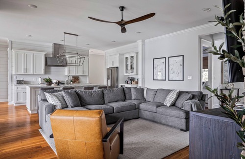 Bremen House | Lakeside Getaway at Chateau Marlowe - the perfect location for a family retreat!