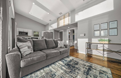 Silver Springs House | Lakeside Getaway with Kayaks!