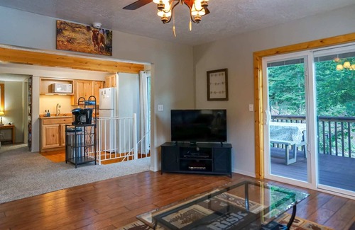 Rathdrum House | Lakeside Glamping Cabin - Rustic Twin Lakes Escape