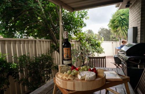 Wyee Point House | Lakeside Hideaway