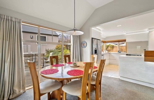Frankton House | Lakeside Indulgence on Wilmot