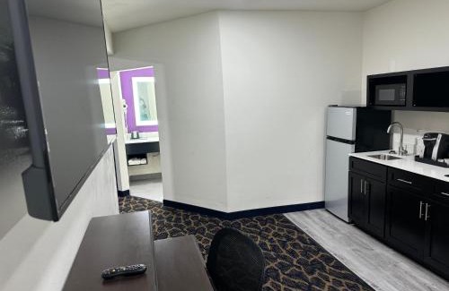 Lone Star Hotel | Lakeside Inn and Suites
