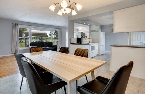 Selwyn House | Lakeside Living: *BBQ Fun, Boat Deck & Playground*