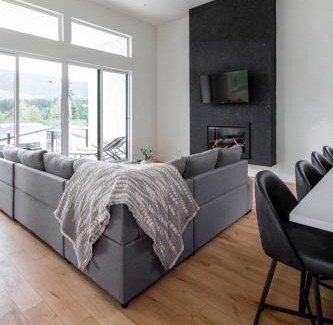 Youbou Apartment | Lakeside Living New 4 Bedroom Retreat
