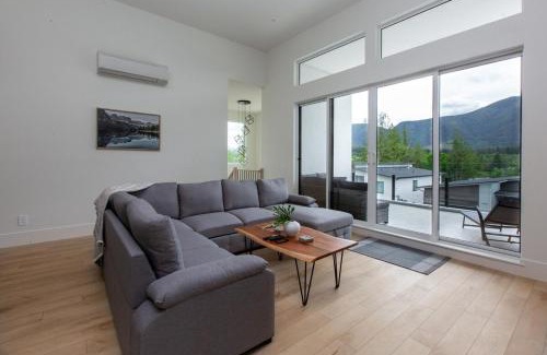 Youbou Apartment | Lakeside Living New 3 Bedroom Retreat