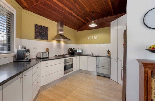 Laurieton House | Lakeside Lodge - Fabulous Waterfront Holiday