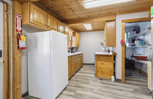 Emily Cabin | Lakeside Lodge, Sleeps 39! Sandy Beach, Volleyball Court, Game Room!