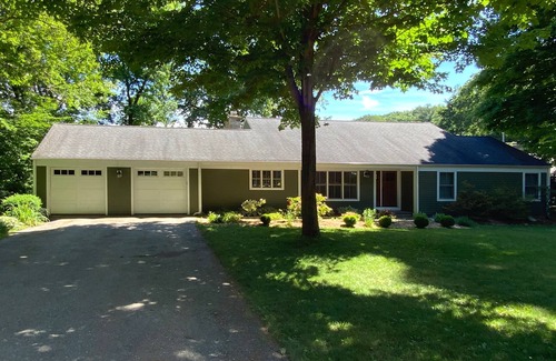 Trumbull House | Lakeside luxury: beautiful, relaxing 4 bedroom home