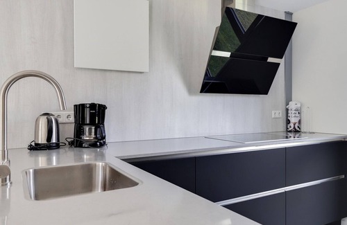 Noordwolde House | Lakeside Luxury; Sauna & Hot Tub