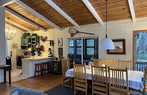 Pocono Pines House | LAKESIDE ON LAKE NAOMI - boats, hot tub, sandy beach, dock. Dogs OK