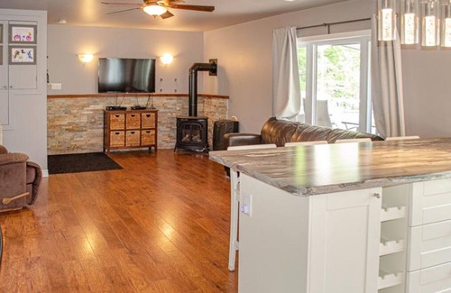 Carlow/Mayo Cottage | Lakeside Perch Cottage-2 beds, 1 bunkie, 1 bath