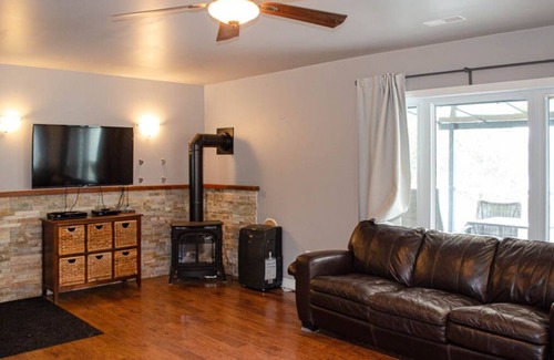 Carlow/Mayo Cottage | Lakeside Perch Cottage-2 beds, 1 bunkie, 1 bath