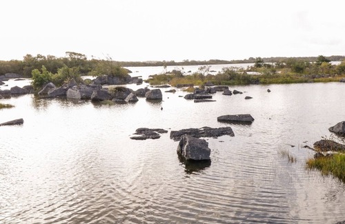 Ballinrobe Cottage | LAKESIDE, pet friendly, with open fire in Ballinrobe, County Mayo