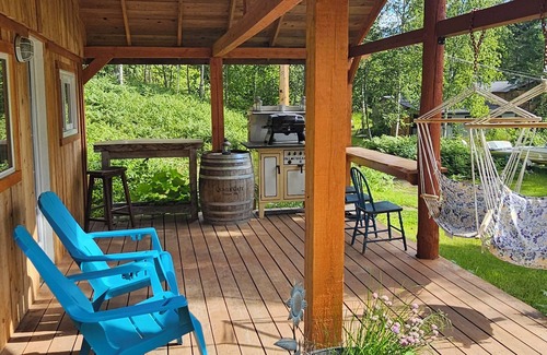 Kaslo Cabin | Lakeside Purcell Cabin at Paradise Hills