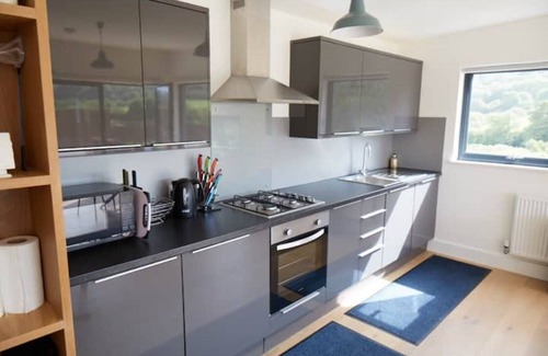 West Down House | Lakeside Retreat & Hot Tub, Woolacombe 3mls