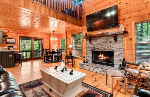 Walnut Mountain House | Lakeside Retreat Hot Tub Fishing Hiking