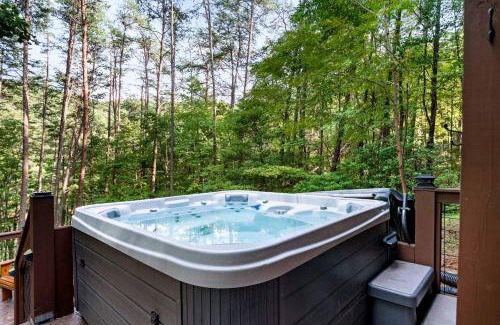 Walnut Mountain House | Lakeside Retreat Hot Tub Fishing Hiking