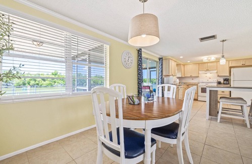 Tahitian Development House | Lakeside Retreat! Kayaks, Firepit, BBQ, WiFi & More – Near Beaches, Fishing & Outdoor Adventures!