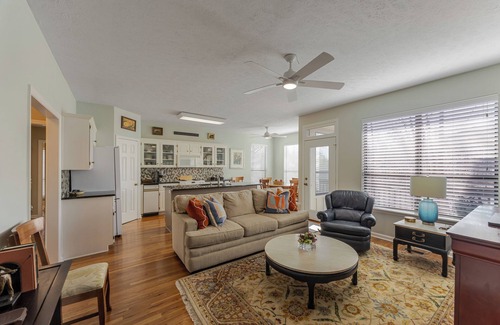 Aiken Cottage | Lakeside Retreat - Tranquil Escape Minutes from Aiken, Augusta & Stable View.