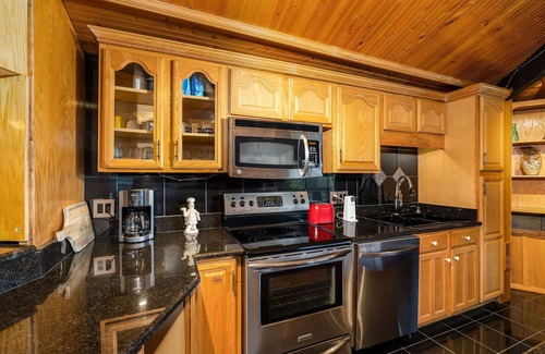 Oak Grove Cabin | Lakeside Retreat: Unwind and Rejuvenate at our Boone Lake Rental with Hot Tub