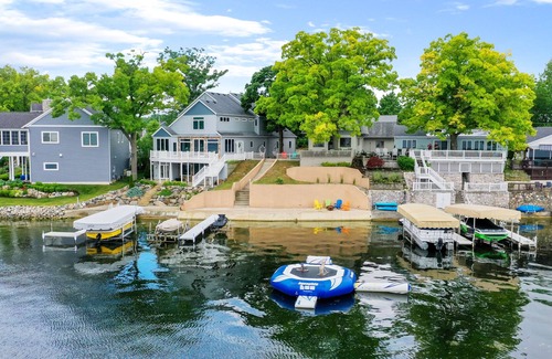 Hamilton House | Lakeside Sunrise Retreat