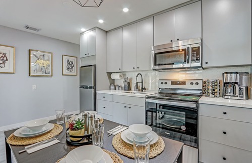 Hallandale Beach Apartment | Lakeside View: Trendy design & Near Beach
