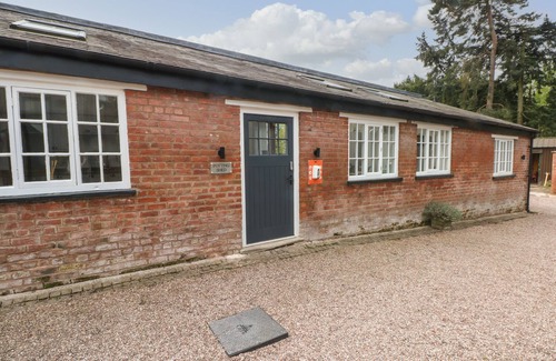 Macclesfield Cottage | LAKESIDE VILLAGE LODGES & THE POTTING SHED in Macclesfield