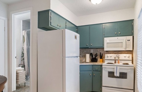 Volente Cabin | LakeTravis Bungalow 3