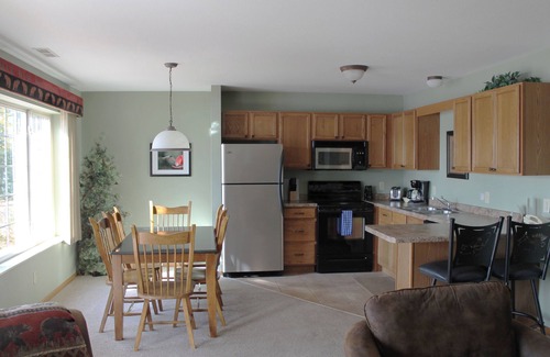 Eagle River Condo | Lakeview 1BR/2BA Condo at Wild Eagle Lodge – Cozy Retreat on the Eagle River Cha